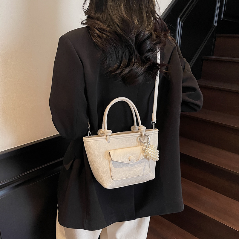 designer Large Capacity Handheld Bucket Bag for Women 2025 New Fashion Versatile Shoulder Bag Korean Style Niche High-end Underarm Bag