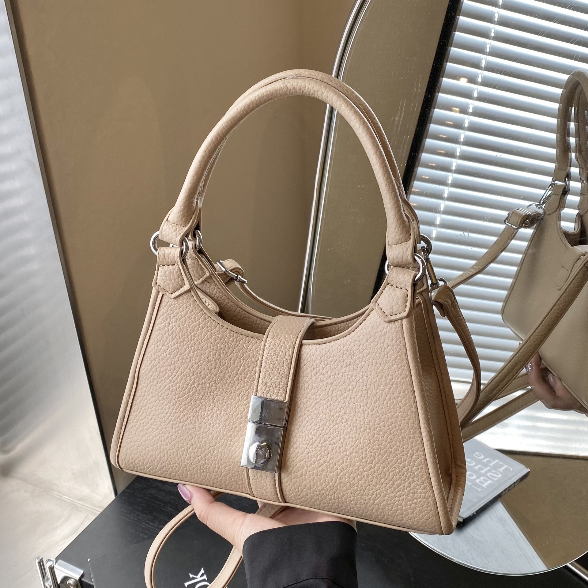 designer Vintage Simple Lock Handbag for Women 2025 New Trendy Fashion Single Shoulder Underarm Bag High-end Crossbody Bag for Women