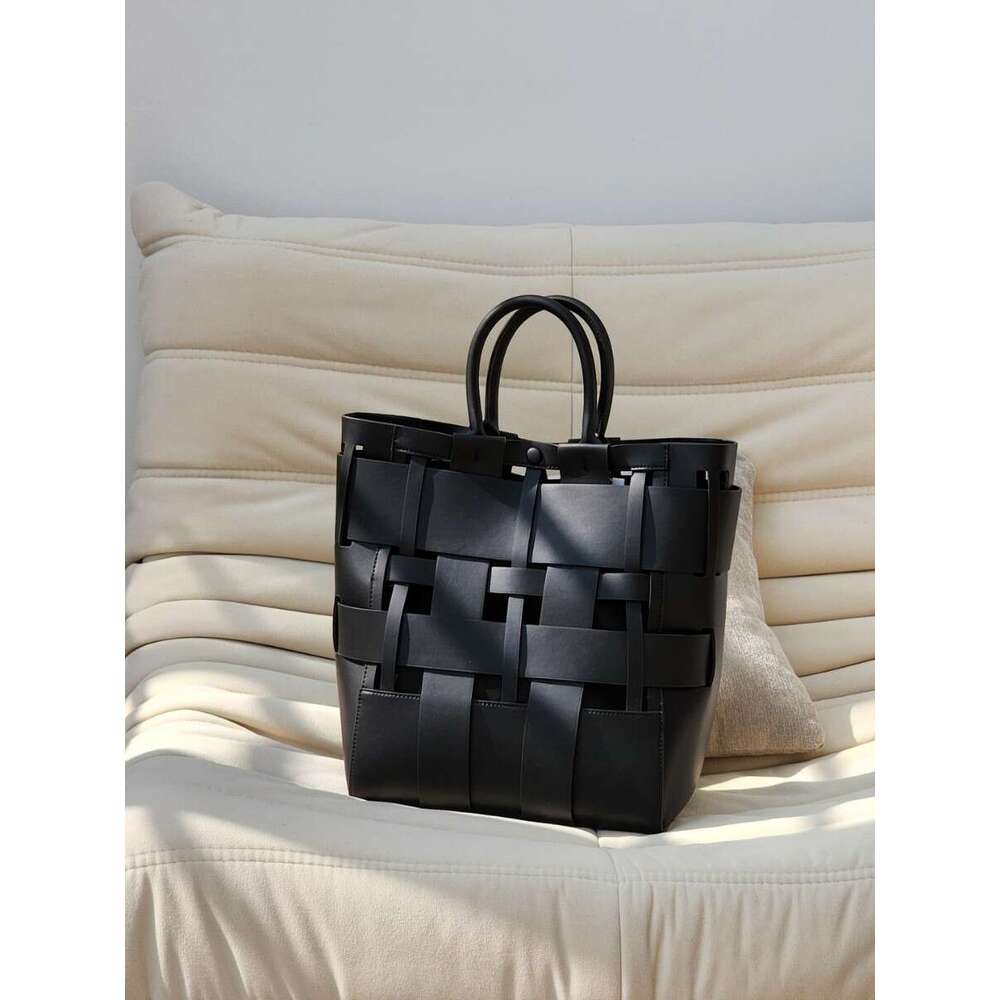 Woven Bag Leather New Hollow Fashion Versatile Genuine Leather Woven Handbag For Women Casual Large Capacity Shoulder Crossbody Bucket Bag Soft Woven 