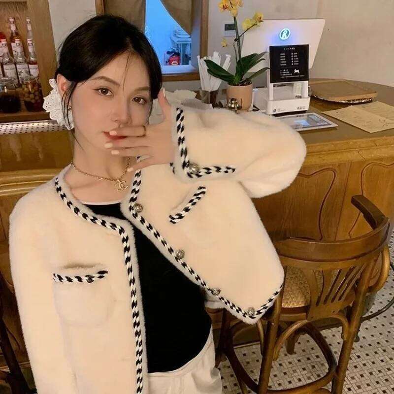 Winter New Women100% Full Short Coat Female Fashion Patchwork Loose Round Neck Lamb Wool Outcoat Casual Versatile Outerwear