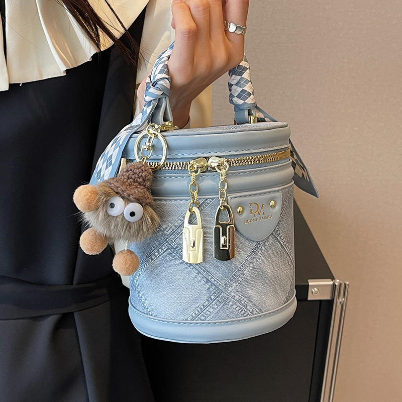 2025 Versatile Crossbody Designer Bag Free Shipping Women's Shopping Bag Handbag Stylish Versatile Bucket Bag Trendy Cute Pendant Shoulder Bag