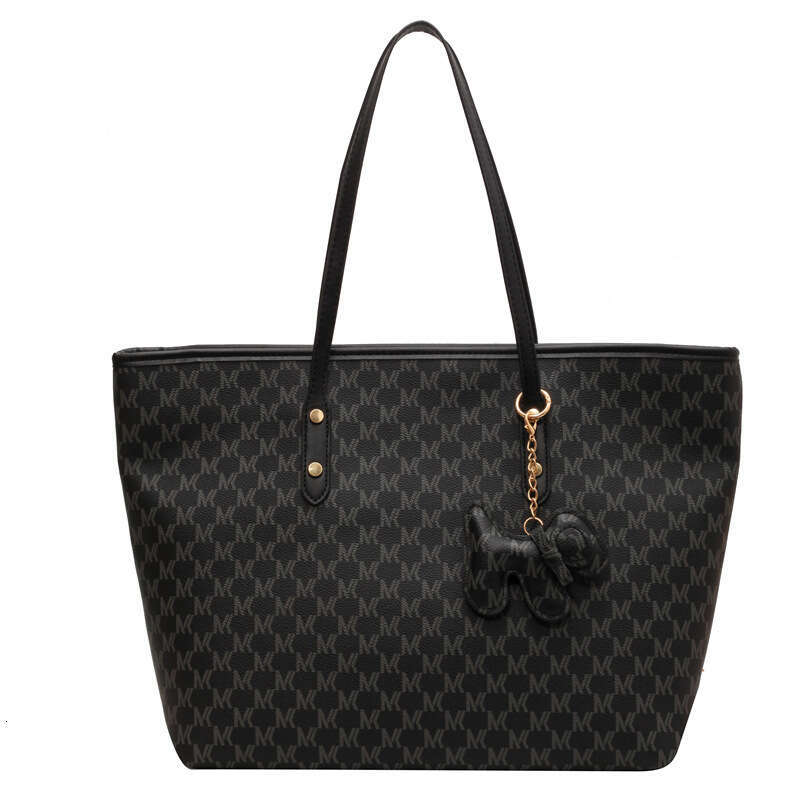 2025 New Spring Trendy Light Luxury Women's Large Capacity Commuter Shoulder Handheld Tote Bag