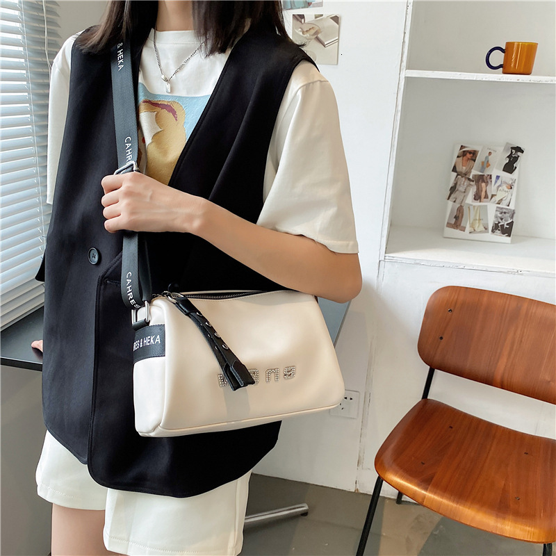 Designer Women's Diamond Encrusted Handbag New Trendy Shopping Bag Fashion Free Shipping Sports Bucket Pillow Bag Casual Texture Cylinder Shoulde