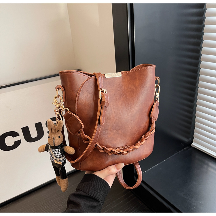 Women fashion s retro niche design new multifunctional crossbody bag hot selling handbag bucket bag designer fashion women s shoulder bag