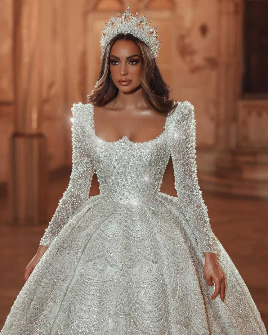 Queen Pearls Ball Gowns Bridal Dresses With Veil Luxurious Square Neck Long Sleeve Wedding Dress Shining Sweep Train Customized