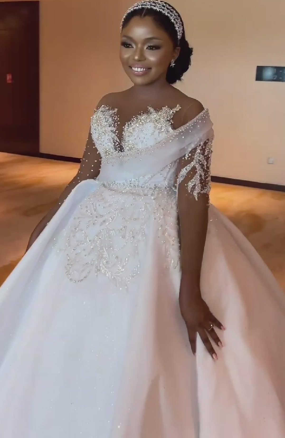 Luxury Sequined Lace Wedding Dresses A Line Cathedral Train Illusion Long Sleeves Beaded Bride Gowns Custom Made Tiered Castle Bridal Dresses Floor Le