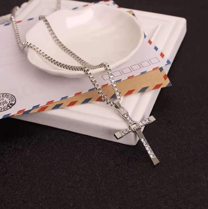 Wholesale Fashion Jewelry Alloy Silver Color Cross Pendant Necklace for Men