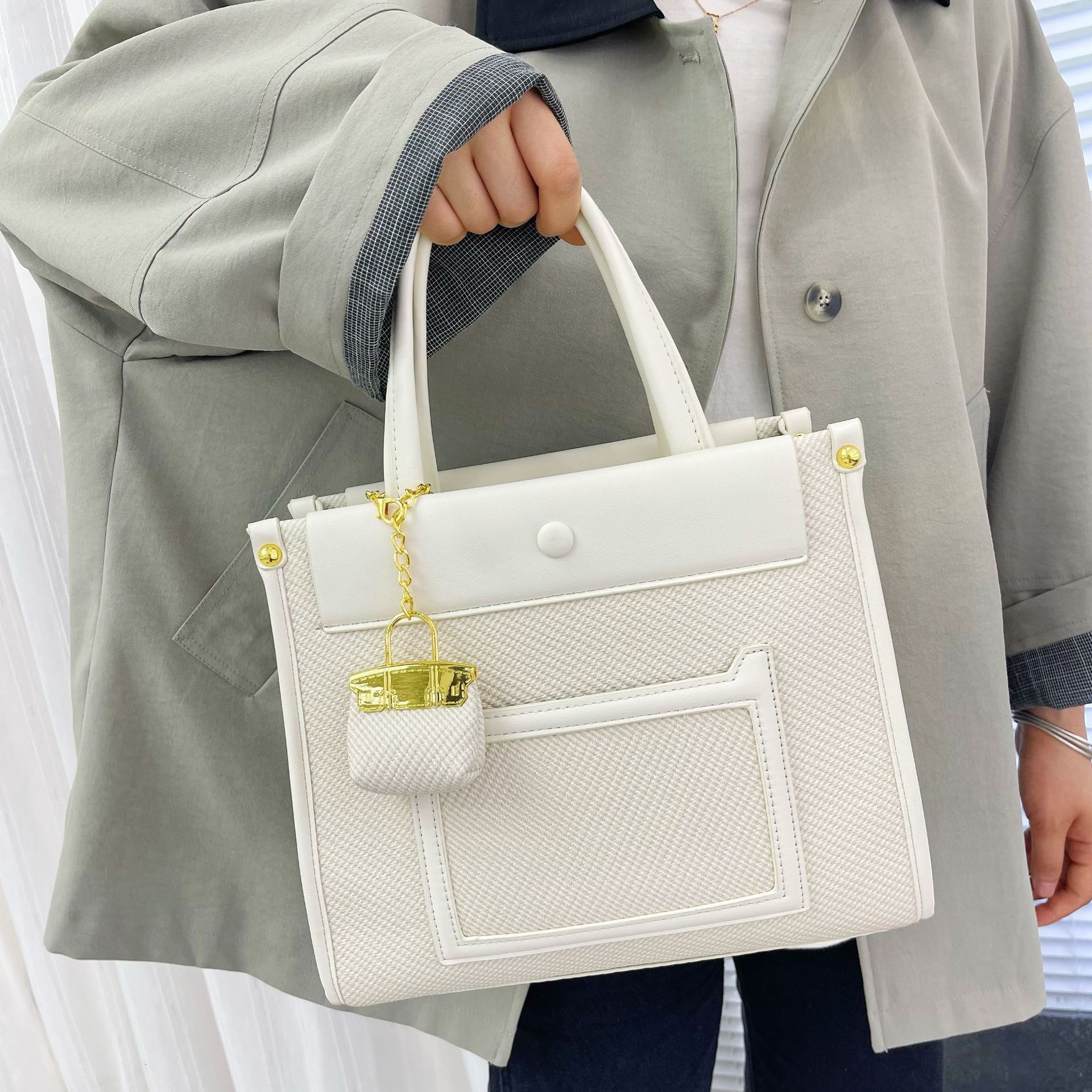 Top brand high-quality new free delivery designer cross-border high-end feeling commuting handbag elegant shoulder width waist bag new free delivery d