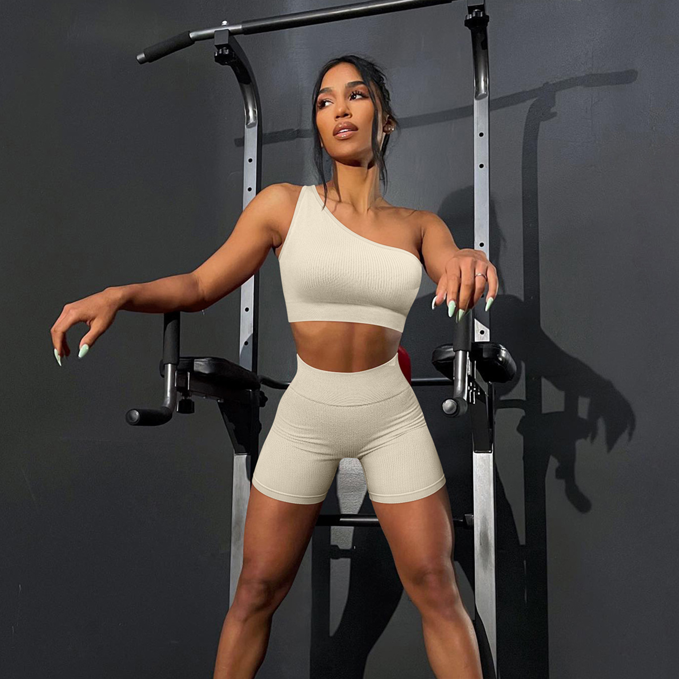 Breathable Tight-Fit Gym Outfit with Smooth Finish Suitable for All Workout Activities