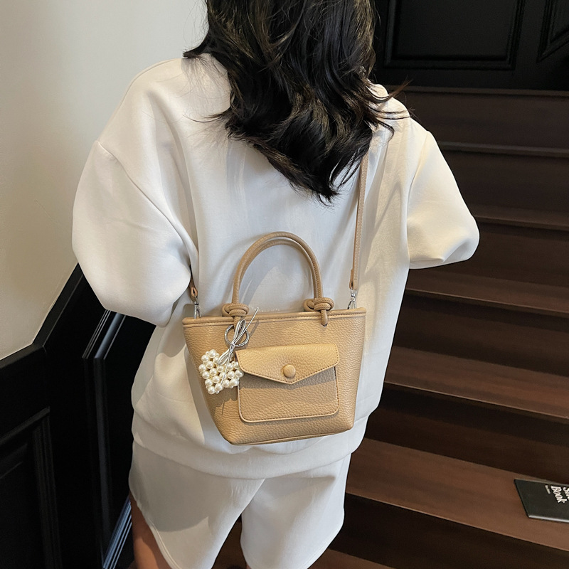 designer Large Capacity Handheld Bucket Bag for Women 2025 New Fashion Versatile Shoulder Bag Korean Style Niche High-end Underarm Bag