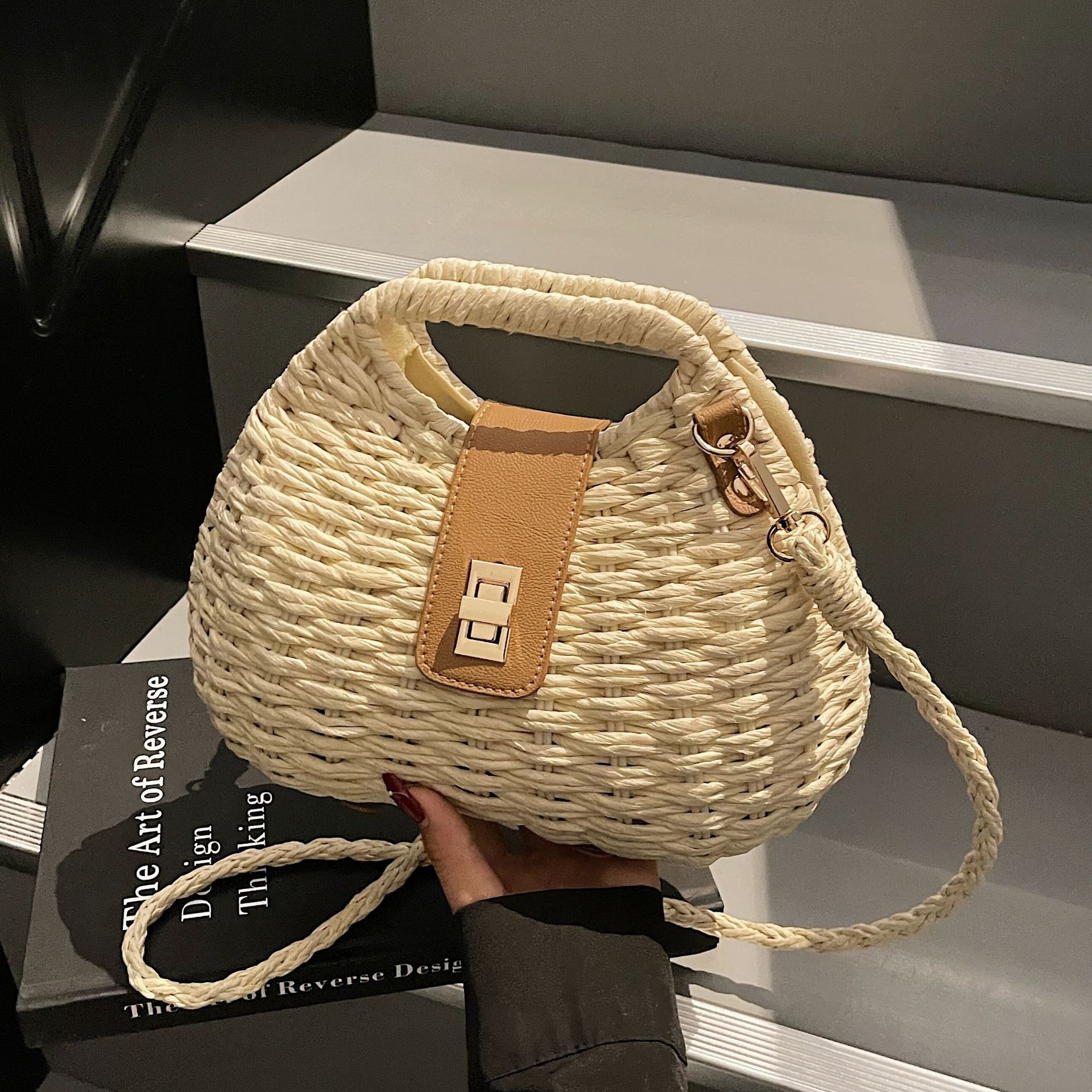 designer Summer Trend Beach Small Bag New Fashion Women's Handheld Straw Woven Shell Bag High-end Crossbody Handbag