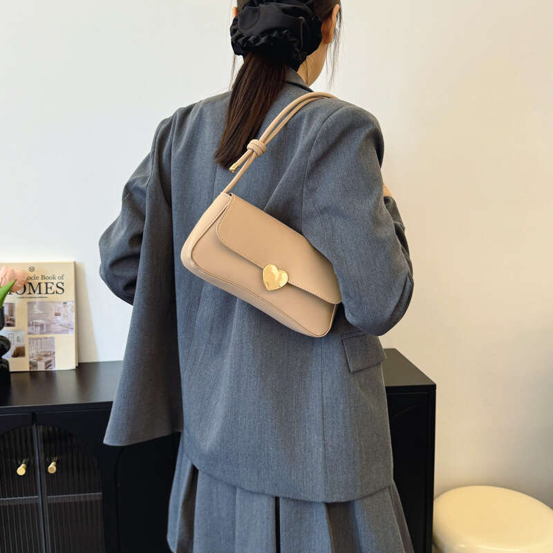 Minimalist Texture Underarm 2025 New High-end Heart Shoulder Small Square Commuter Crossbody Bag