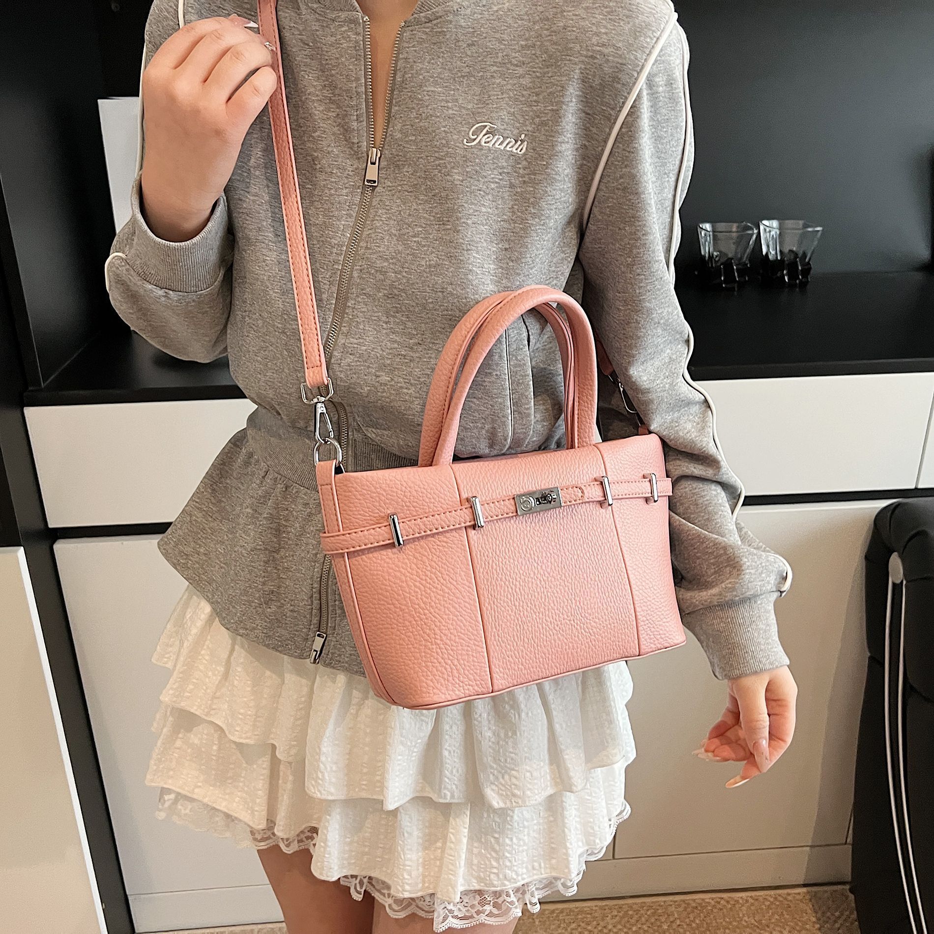 designer High-End Large Capacity Bag for Women 2025 New Spring Summer Commuter Versatile Shoulder Bag Fashion Underarm Tote Bag