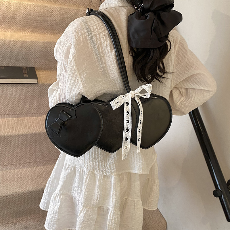 2025 New Niche Heart Bag Women Long Handbag Versatile Baguette Shopping Bag Designer Bag Spring Summer Free Shipping New Fashion Single Shoulder Bag