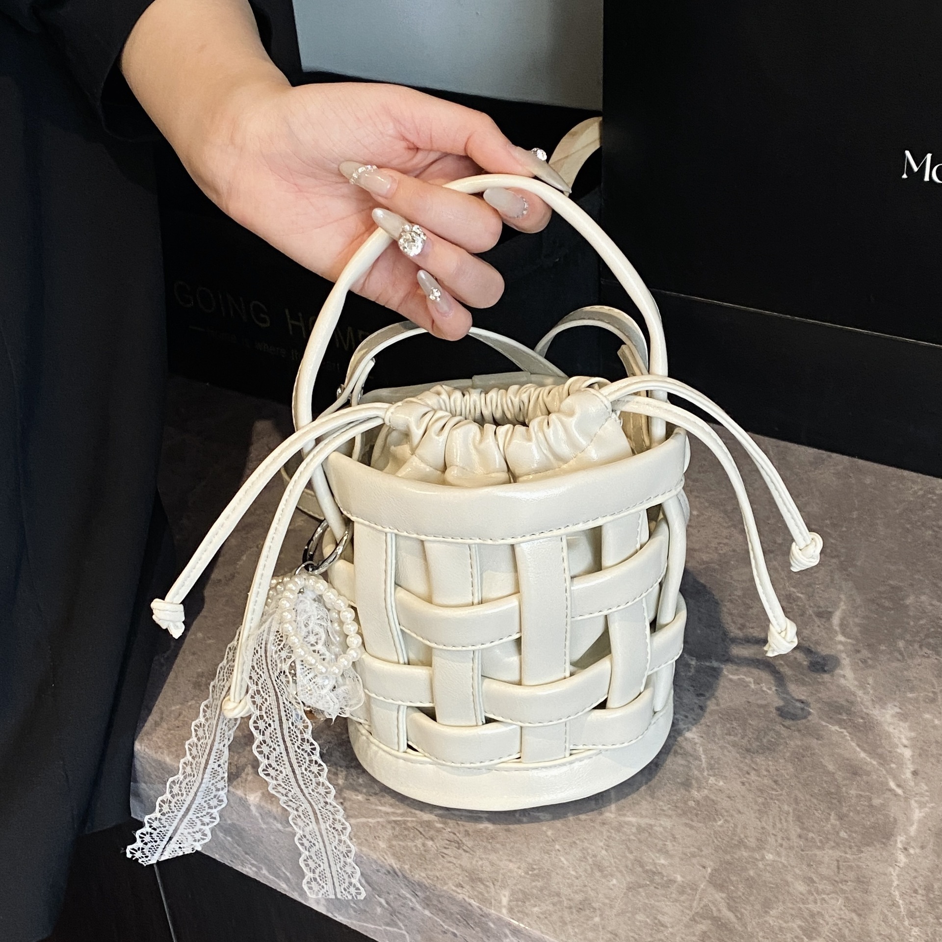 designer Niche Woven Handbag for Women 2025 New Fashion Simple Versatile Crossbody Bag Summer Handbag B