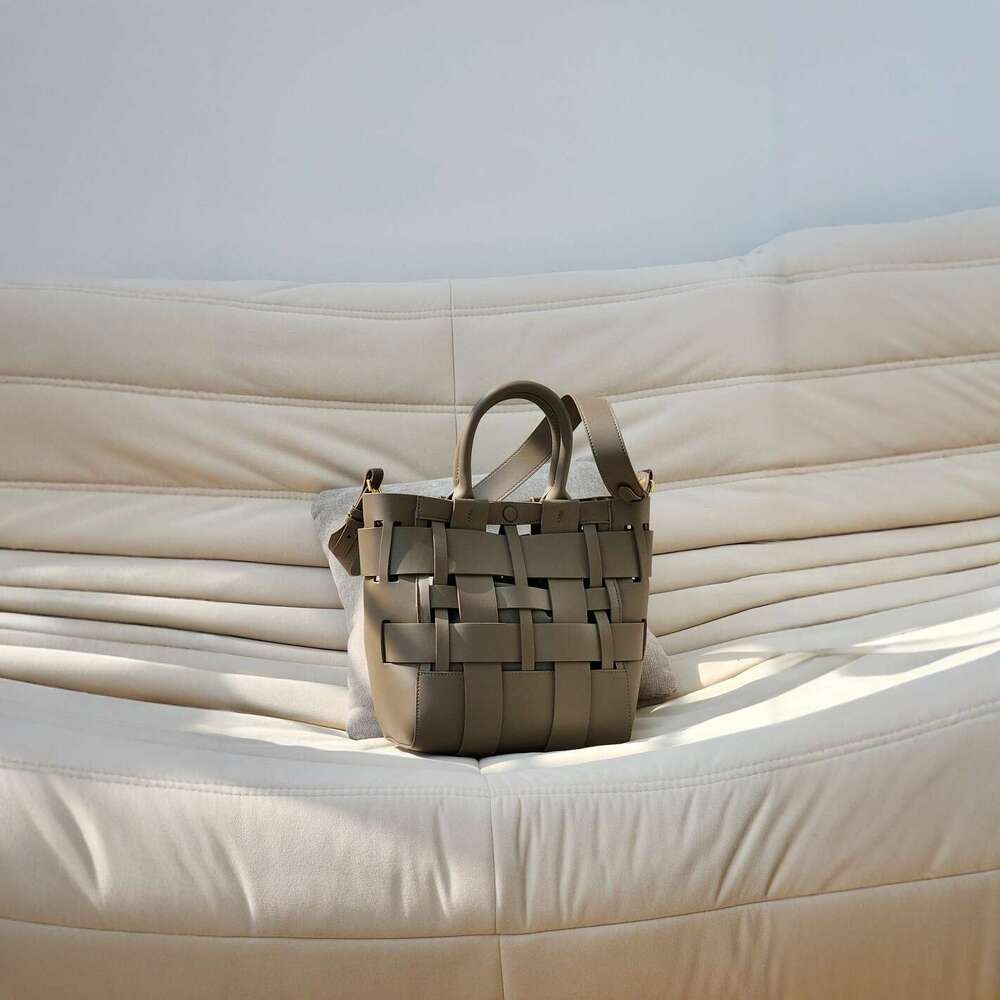 Woven Bag Leather New Hollow Fashion Versatile Genuine Leather Woven Handbag For Women Casual Large Capacity Shoulder Crossbody Bucket Bag Soft Woven 