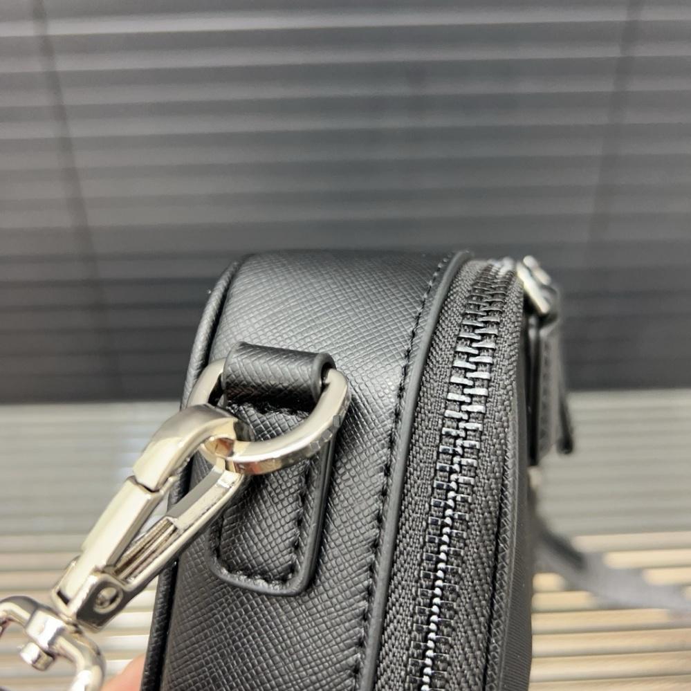 Casual crossbody bag, single shoulder lightweight nylon crossbody bag, single shoulder thick Oxford cloth versatile men's and women's small 