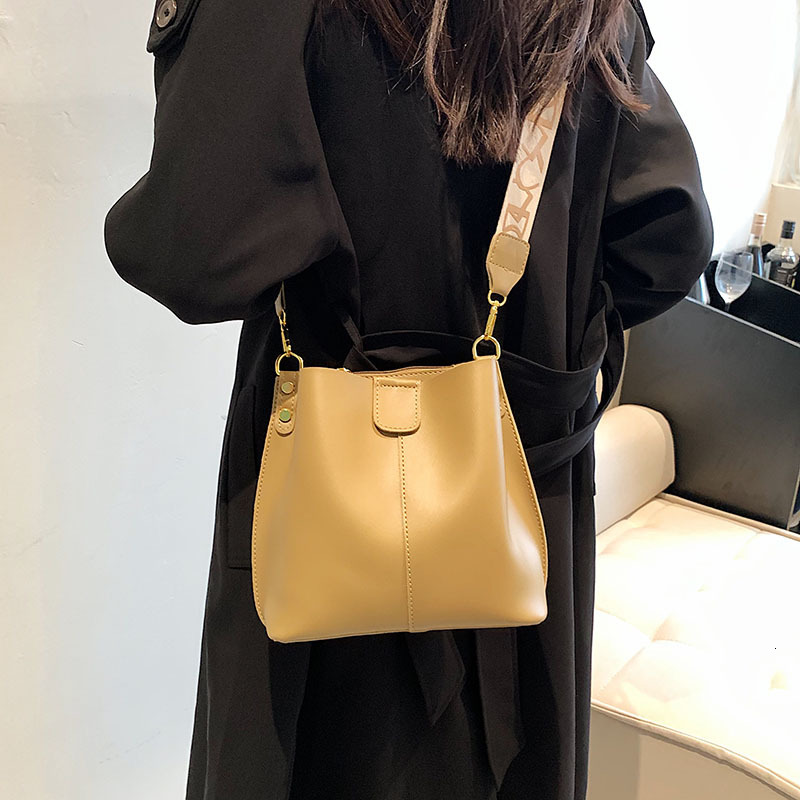 designer High-Quality Trendy Large Capacity Bucket Bag for Women 2025 New Fashionable and Stylish Shoulder Crossbody Bag