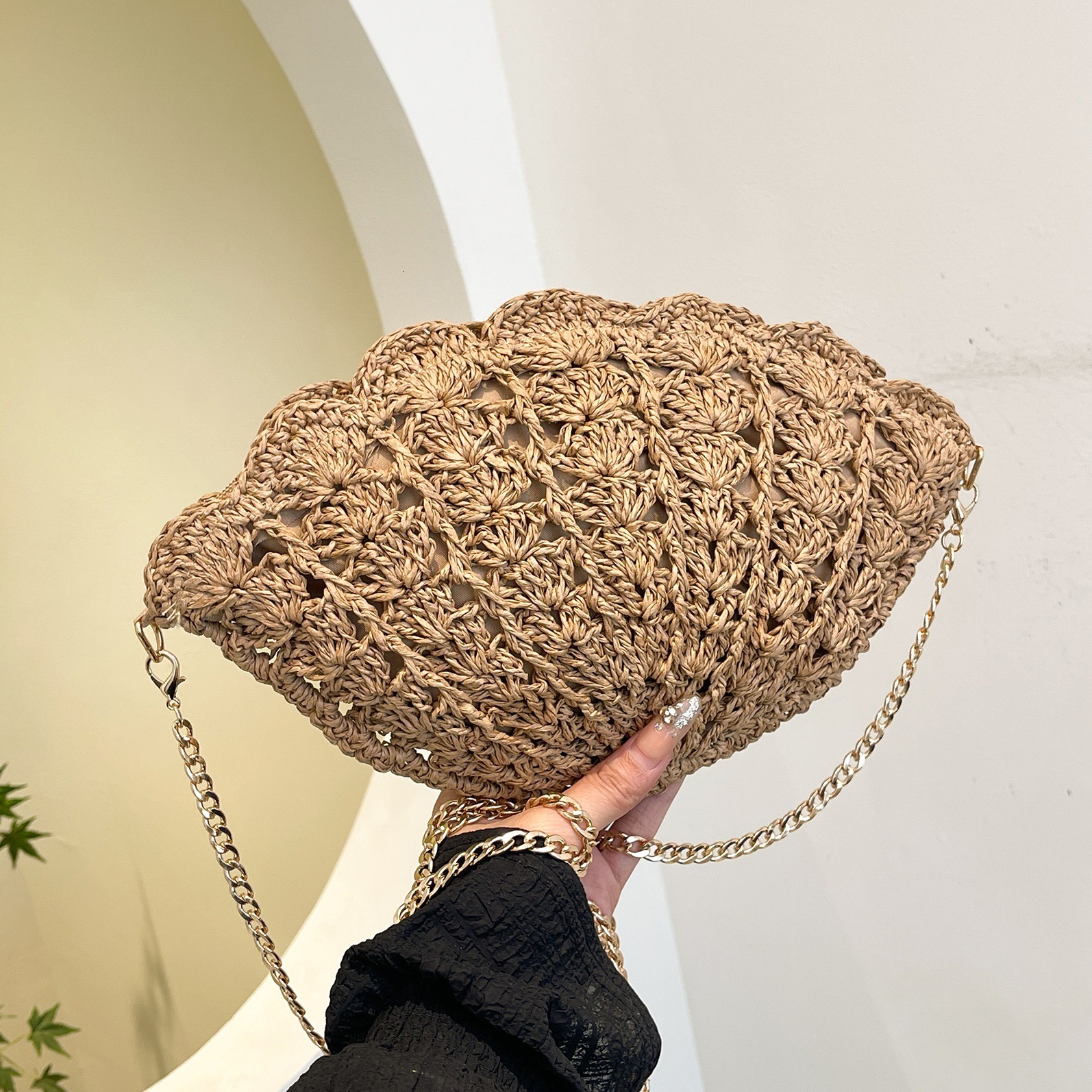 designer Shell Crossbody Straw Bag 2025 New Fashion Hollow Fan-shaped Straw Woven Bag for Women Beach Vacation Beach Bag