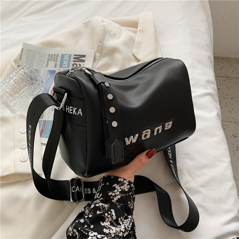 Designer Women's Diamond Encrusted Handbag New Trendy Shopping Bag Fashion Free Shipping Sports Bucket Pillow Bag Casual Texture Cylinder Shoulde