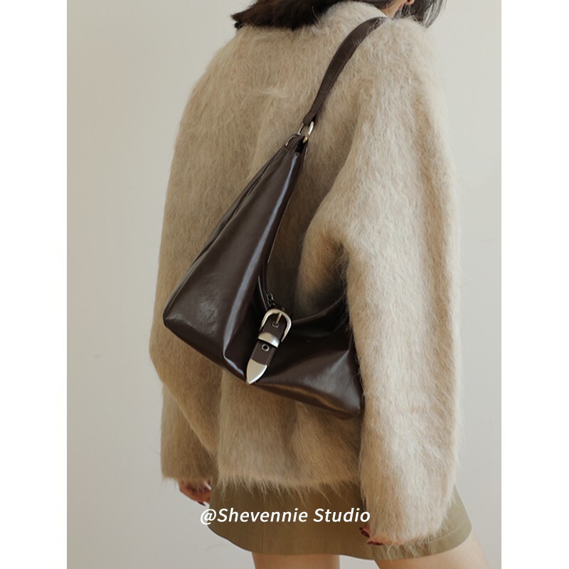 Metal buckle texture cowhide armpit bag, fashionable women's handbag designer, large capacity women's crossbody bag, shoulder bag