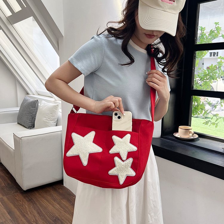 New cute crossbody bag with niche design, multifunctional shoulder bag, simple commuting, large capacity shoulder bag