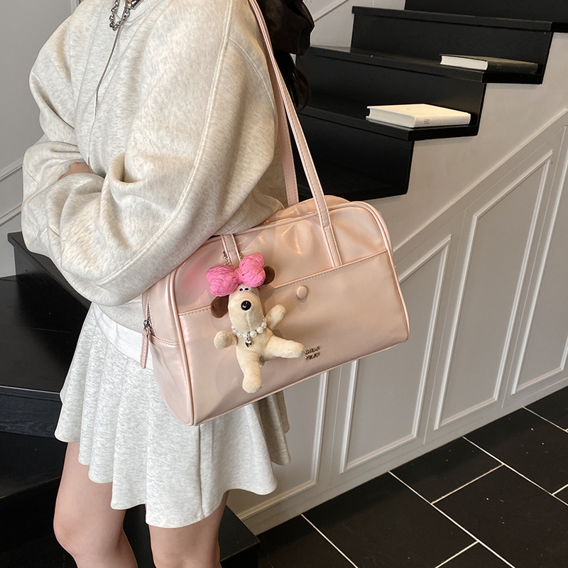 designer Large Capacity Bowling Bag for Women 2025 New Summer Fresh Style Shoulder Bag for Work and Commute Tote Bag