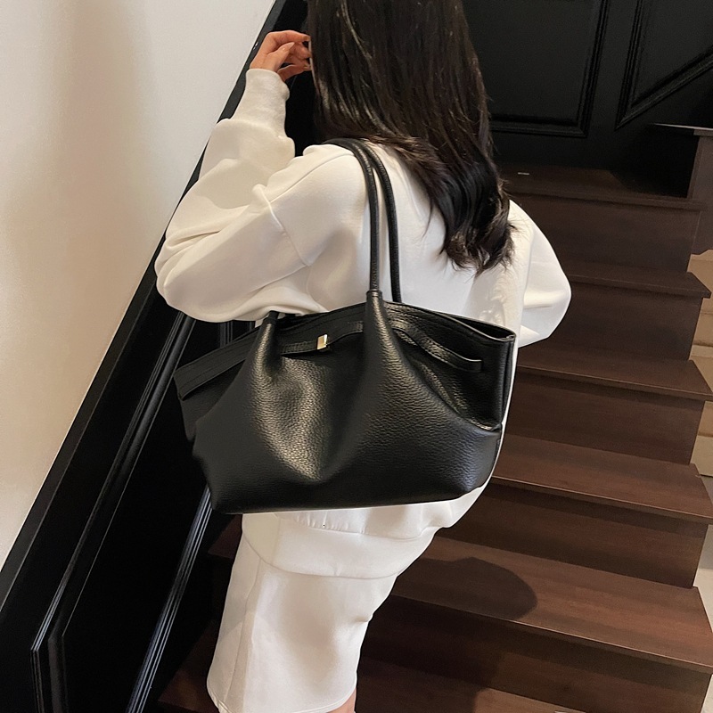 designer High-End Wrinkle Fashion Handbag Underarm Bag for Women 2025 New Fashion Large Capacity Tote Bag Commuter Shoulder Bag