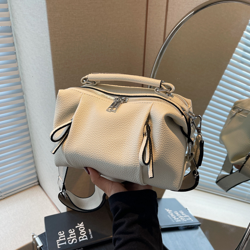 designer Hot-Selling Niche Retro Versatile Handbag for Women 2025 New Fashion Soft Leather Shoulder Crossbody Pillow Bag