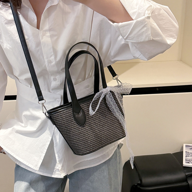 designer Fashion Large Capacity Tote Bag 2025 New Trend Korean Style Casual Bucket Bag Fashion Single Shoulder Work Commute Bag