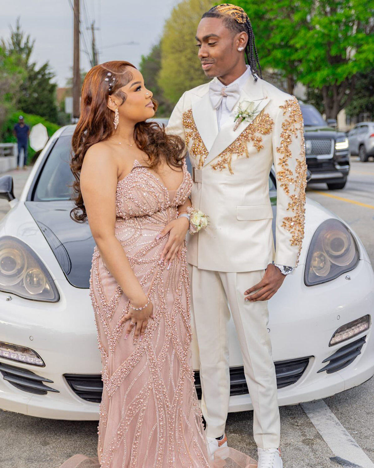 Modern Man Suits Crystals Appliques Fit Slim Beaded Peaked Lapel 2 Pieces Set Evening Party Prom Blazer Customized With Belt Jacket+Pants Plus Size