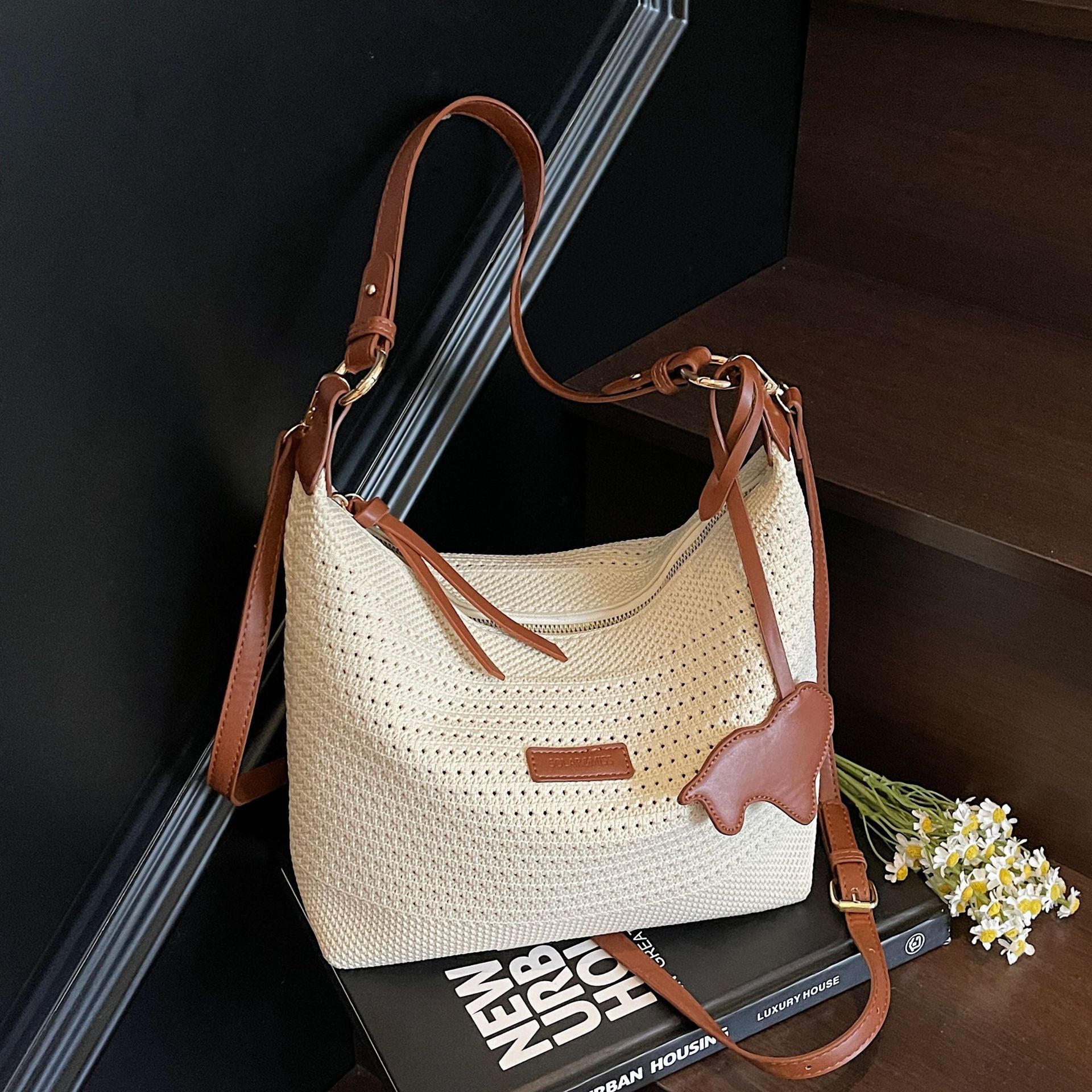 designer Beach Vacation Woven Bag for Women 2025 New Hollow Knit Handbag Large Capacity Shoulder Underarm Bag