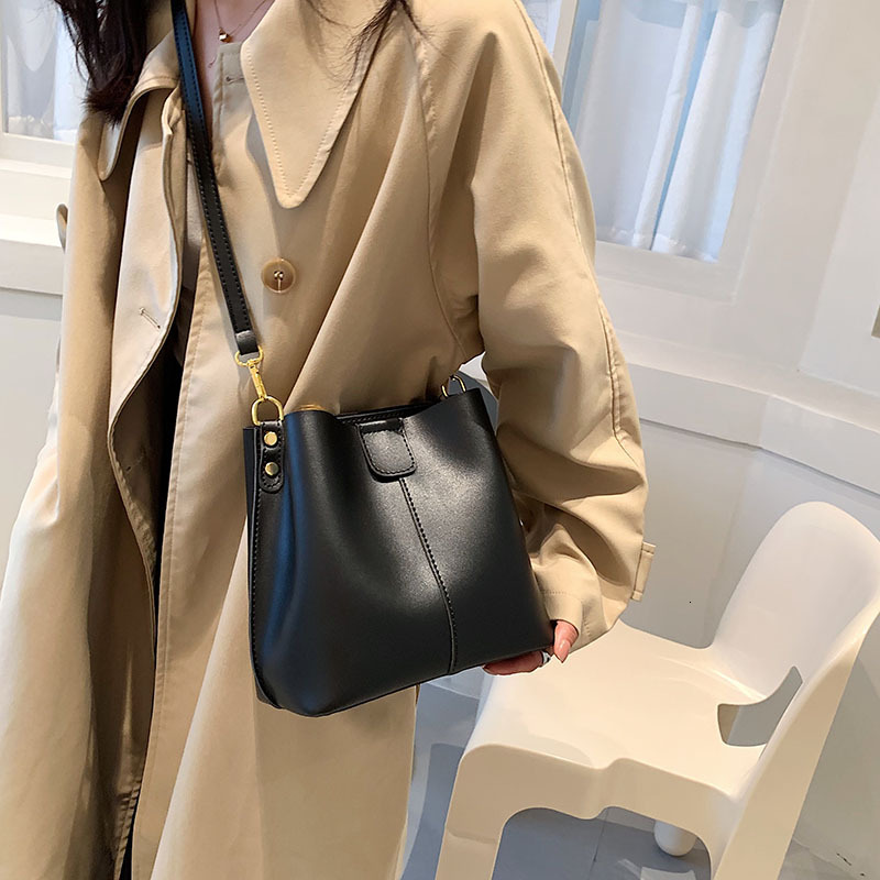 designer High-Quality Trendy Large Capacity Bucket Bag for Women 2025 New Fashionable and Stylish Shoulder Crossbody Bag