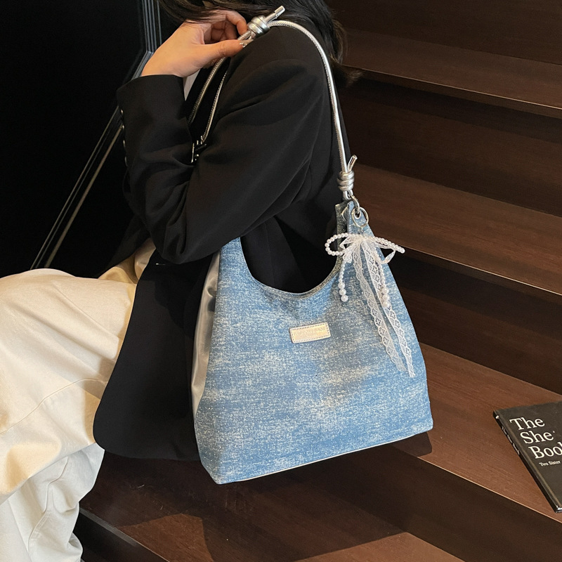 designer Large Capacity Bag for Women 2025 New Pearl Chain Denim Shoulder Bag for College Students Class Commuting Tote Bag
