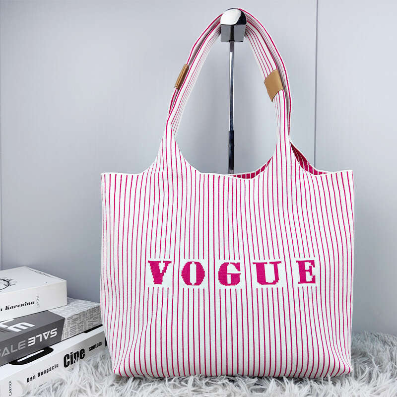 Korean 2024 New Style Leaf Pattern Tote Large Capacity Women's Casual Student Niche Design Shoulder Bag