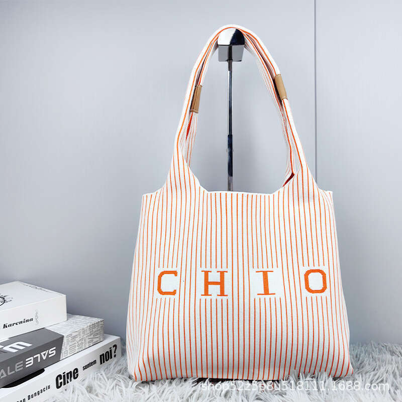 Korean 2024 New Style Leaf Pattern Tote Large Capacity Women's Casual Student Niche Design Shoulder Bag