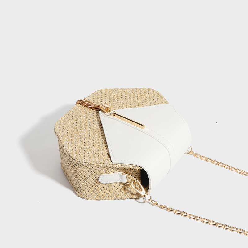 New Style Straw Woven Bag for Women 2025 New Vacation Woven Bag Single Shoulder Crossbody Bag Beach Bag Chain Small Square Bag for Women New Free Deli