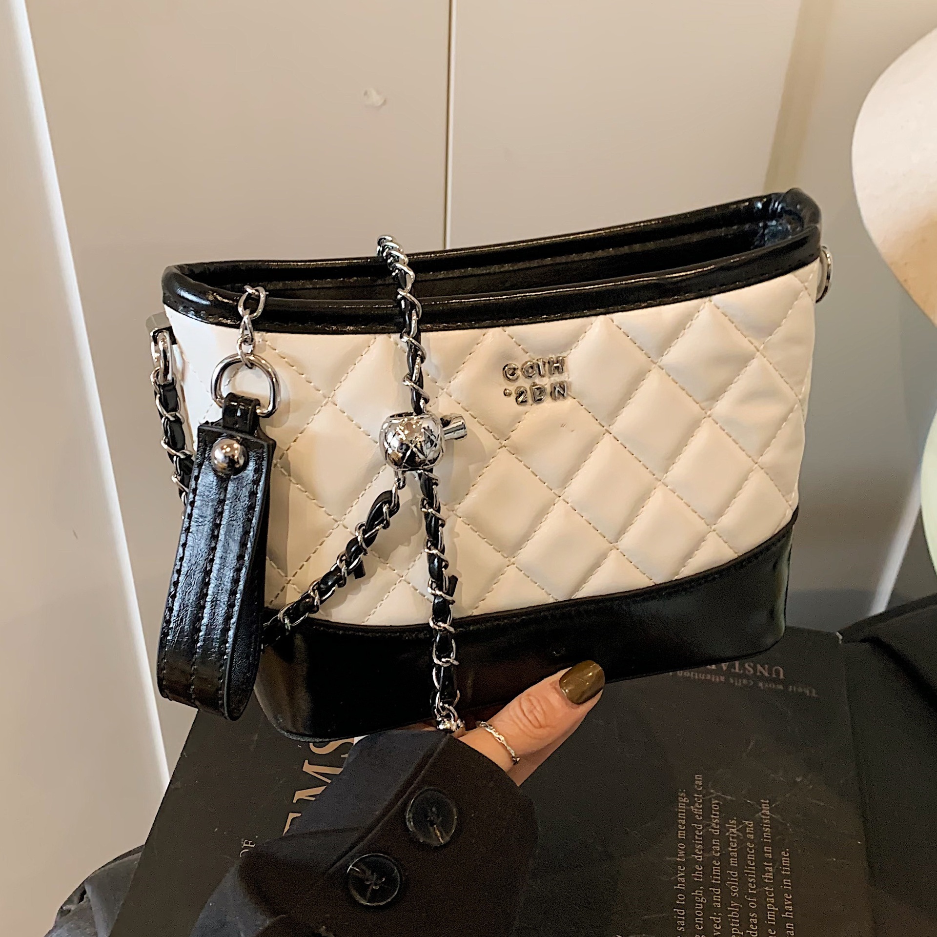 designer Trendy Quilted Chain Small Bag for Women 2025 New Fashion Versatile Underarm Bag Stylish Shoulder Crossbody Bag
