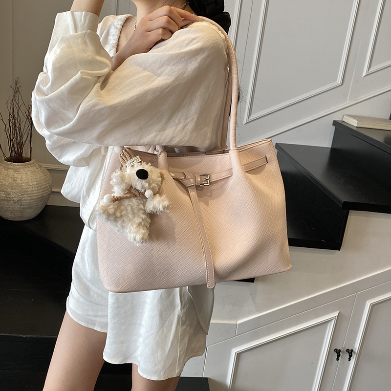 designer Large Capacity Niche Handheld Tote Bag for Women 2025 New Trendy Fashion Versatile High-Quality Texture Shoulder Crossbody Bag