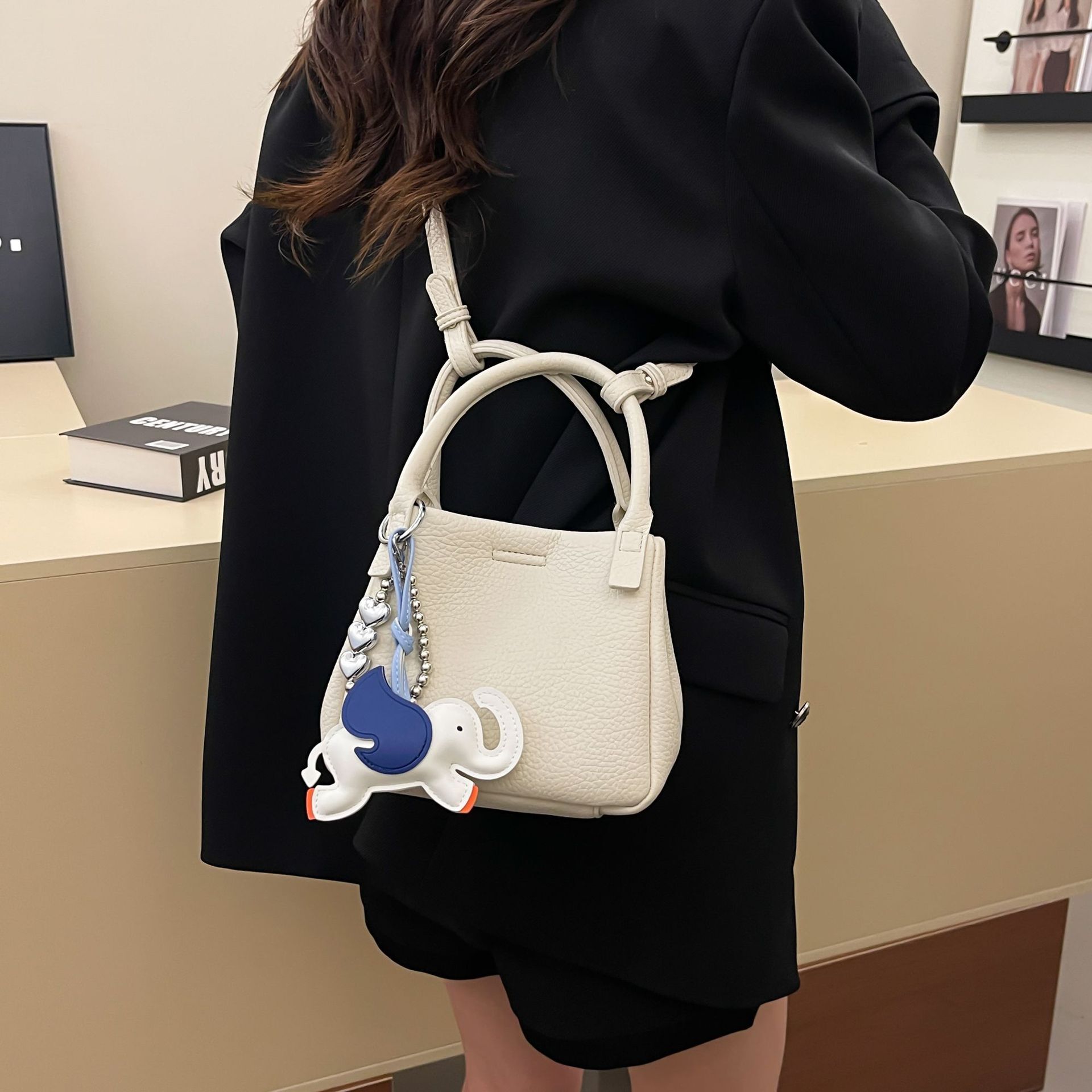 designer Fashion High-Quality Texture Simple Handheld Basket Bag Lychee Pattern Bucket Bag Versatile Women's Shoulder Crossbody Bag