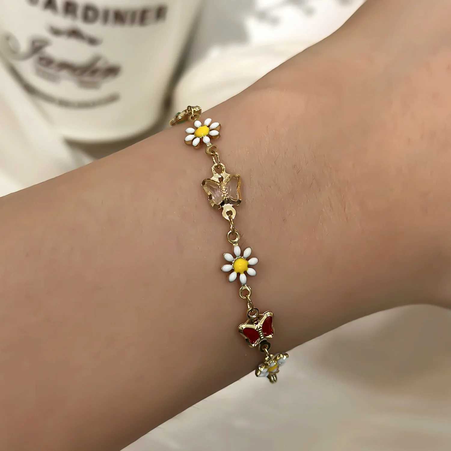 New Arrival Sweet Daisy Flower Bracelet Fashion Personality Minimalist Aesthetic Flowers Charm Bracelet For Women Wedding Party Jewelry Gift V250605
