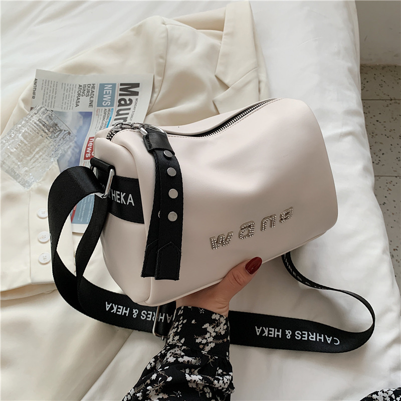 Designer Women's Diamond Encrusted Handbag New Trendy Shopping Bag Fashion Free Shipping Sports Bucket Pillow Bag Casual Texture Cylinder Shoulde