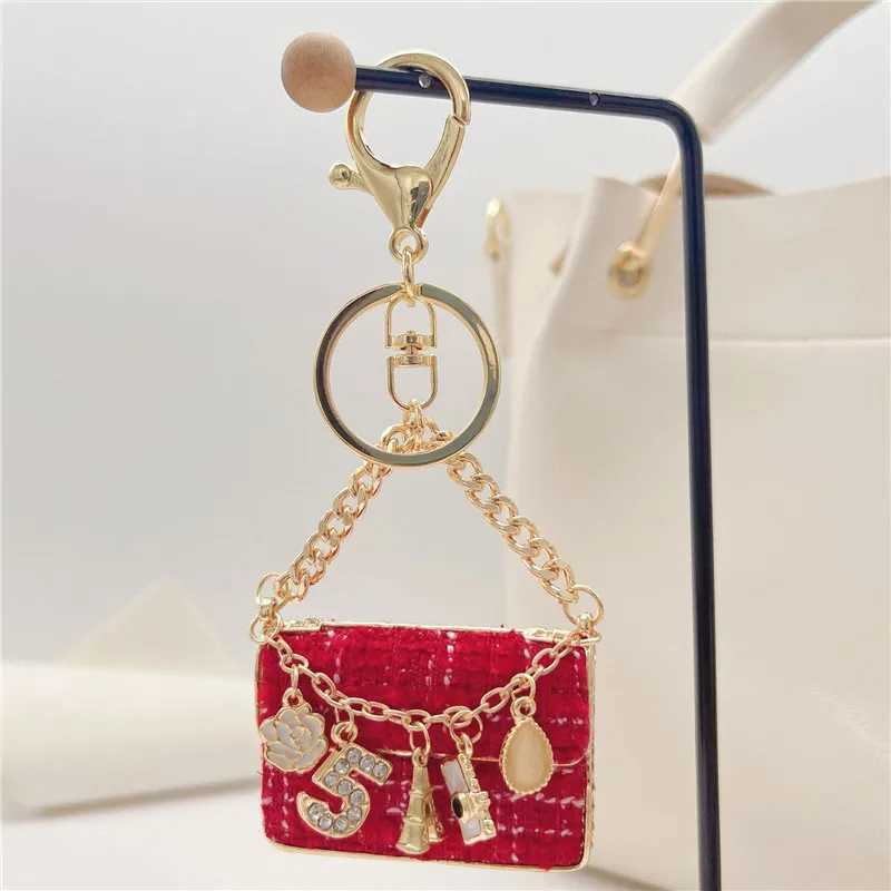 New Arrival Luxury CC Eiffel Tower Car Key Chains Women Bag Handbag Pendants Plush Keychain Gift Jewelry U250604