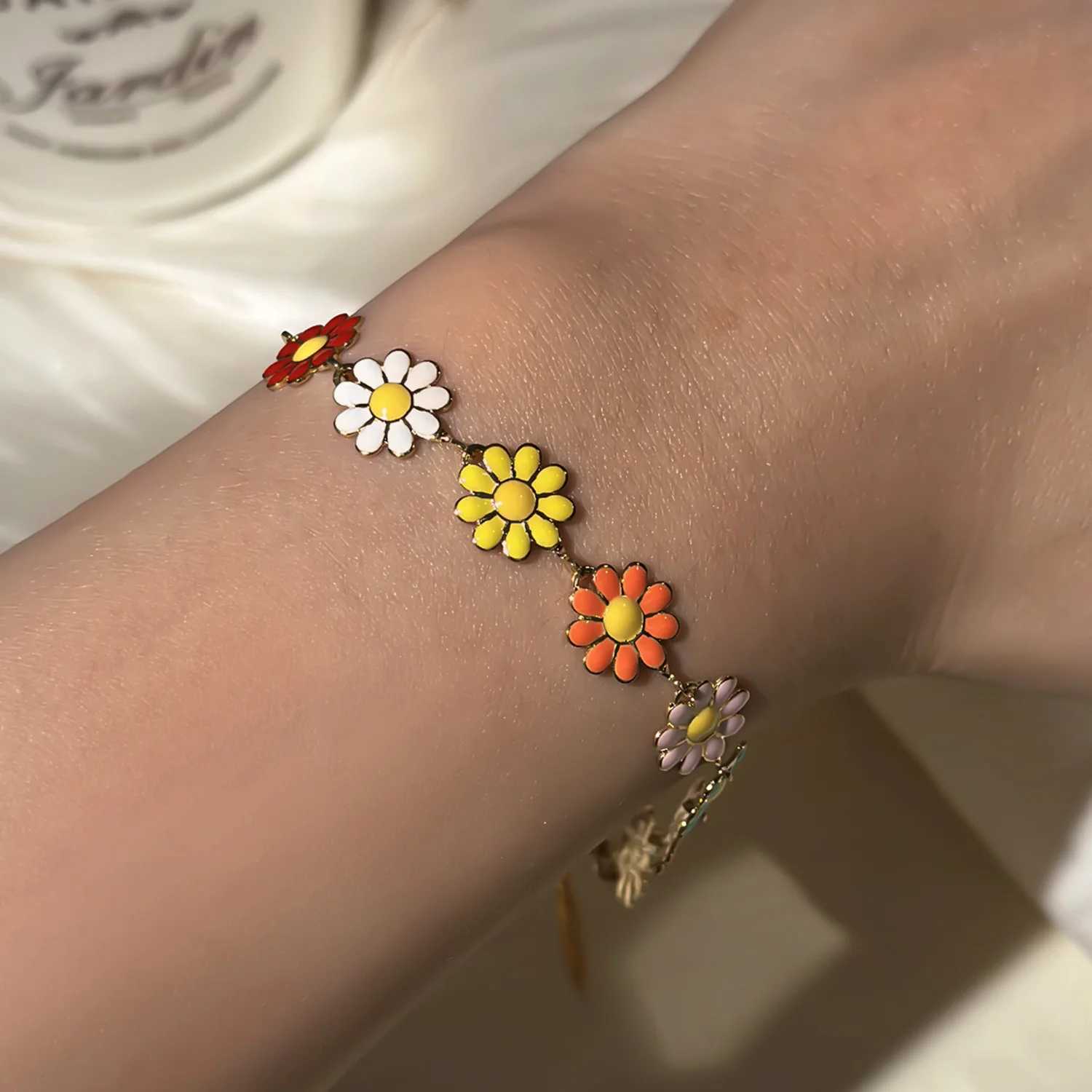 New Arrival Sweet Daisy Flower Bracelet Fashion Personality Minimalist Aesthetic Flowers Charm Bracelet For Women Wedding Party Jewelry Gift V250605