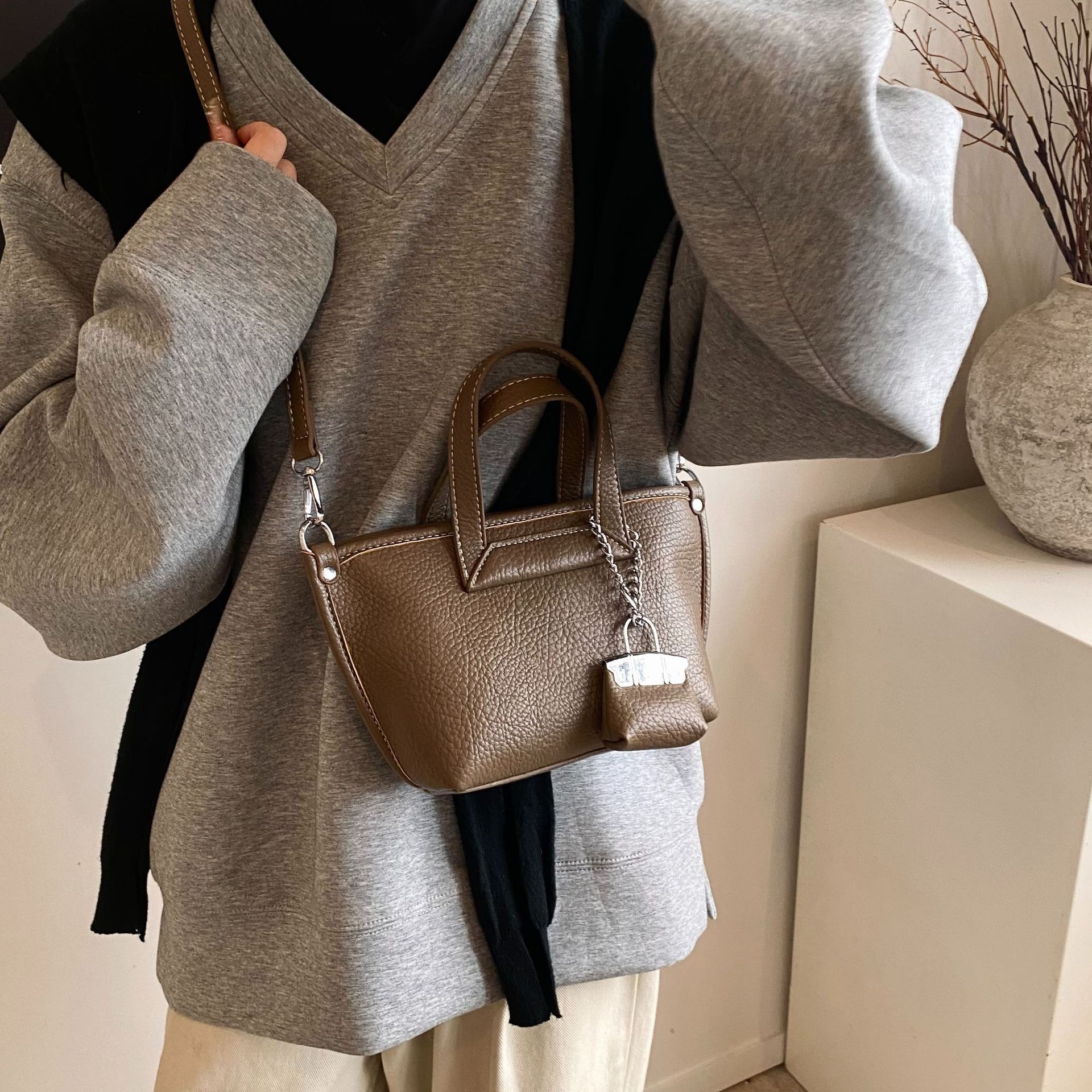 designer Vintage Handbag for Women 2025 Spring New Trendy Bucket Bag Fashion Casual Trendy Shoulder Tote Bag