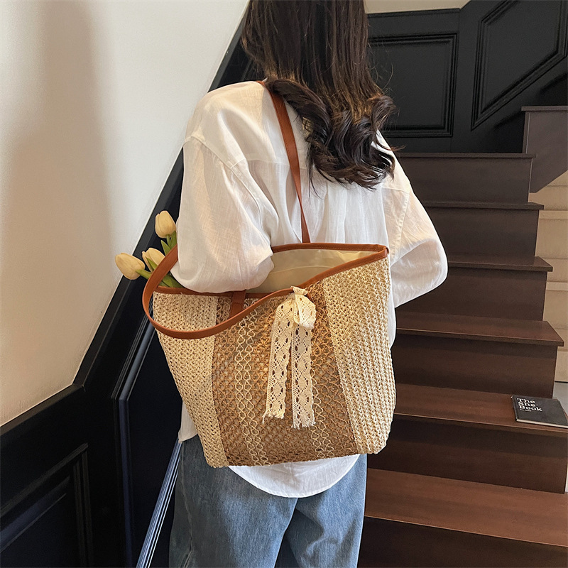 designer Summer Large Capacity Straw Woven Bag for Women 2025 New Fashionable Commuter Shoulder Bag Beach Woven Tote Bag