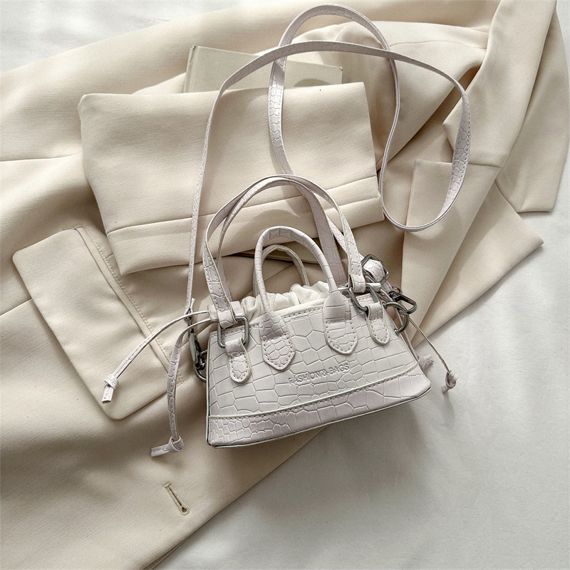 High quality brand new high-quality free designer bag design bag 2025 new fashionable and simple handbag casual commuting crossbody bag brand new free