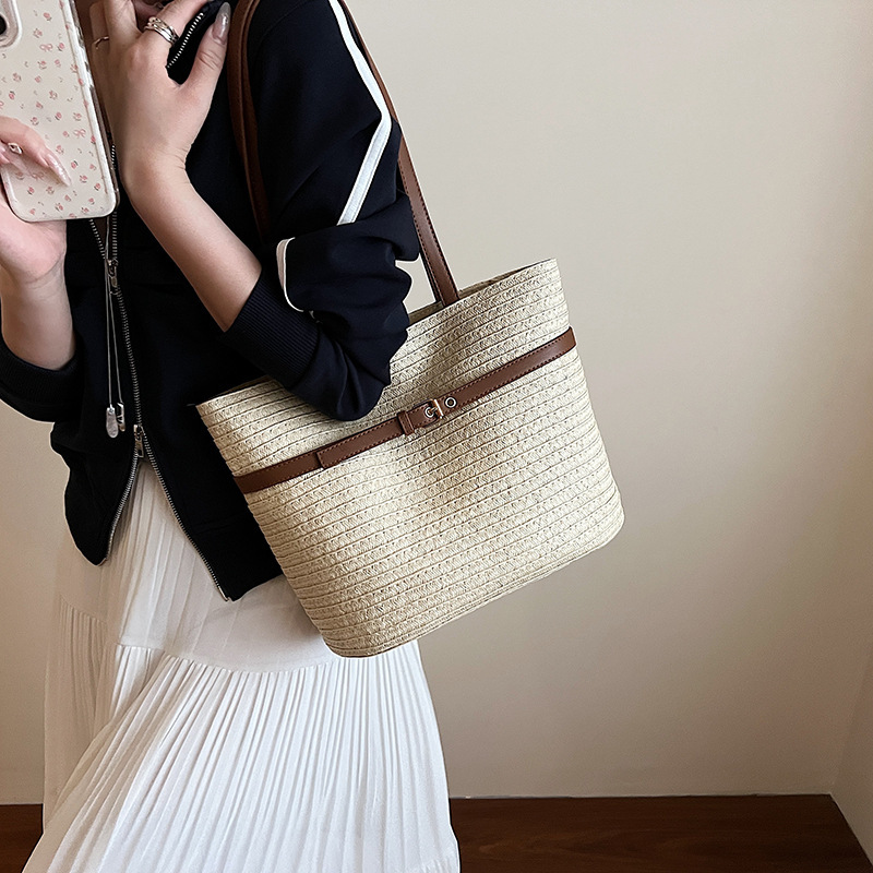 designer 2025 Summer New Beach Straw Bag Casual Simple Travel Vacation Fashion Versatile Women's Sho