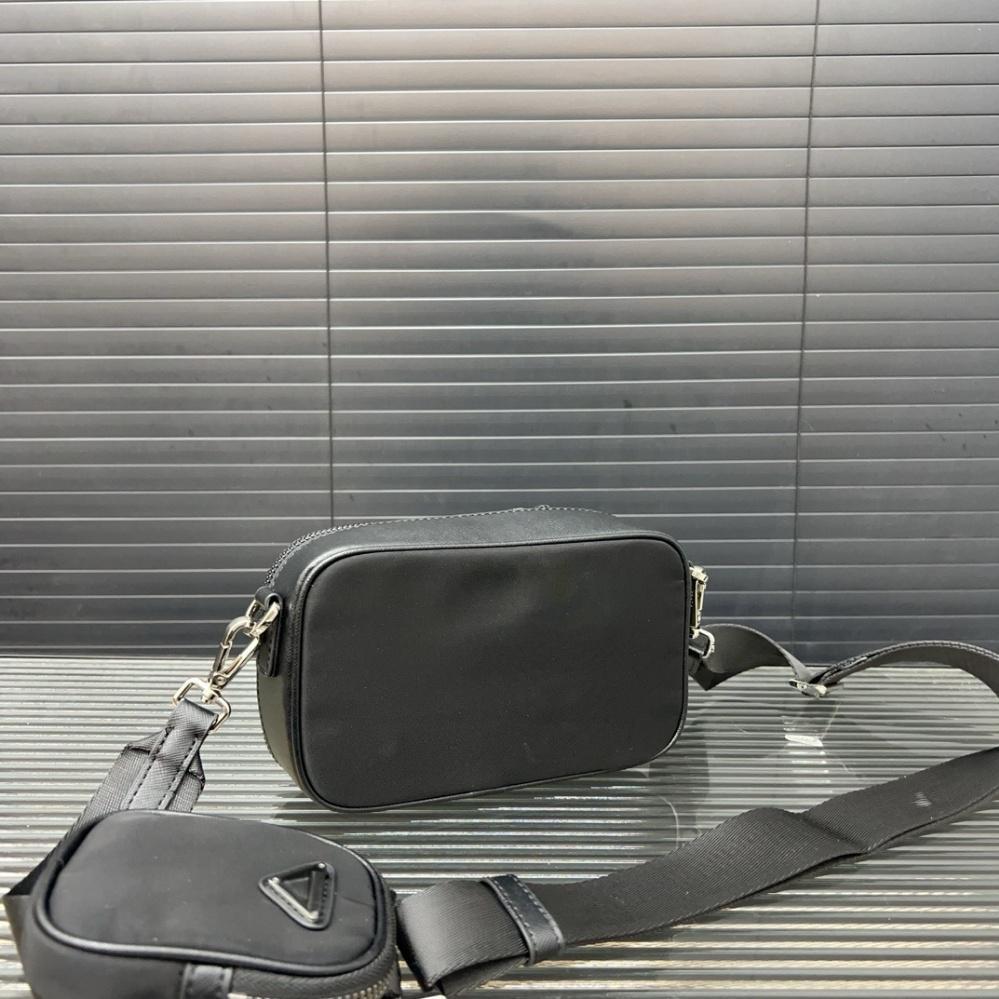 Casual crossbody bag, single shoulder lightweight nylon crossbody bag, single shoulder thick Oxford cloth versatile men's and women's small 