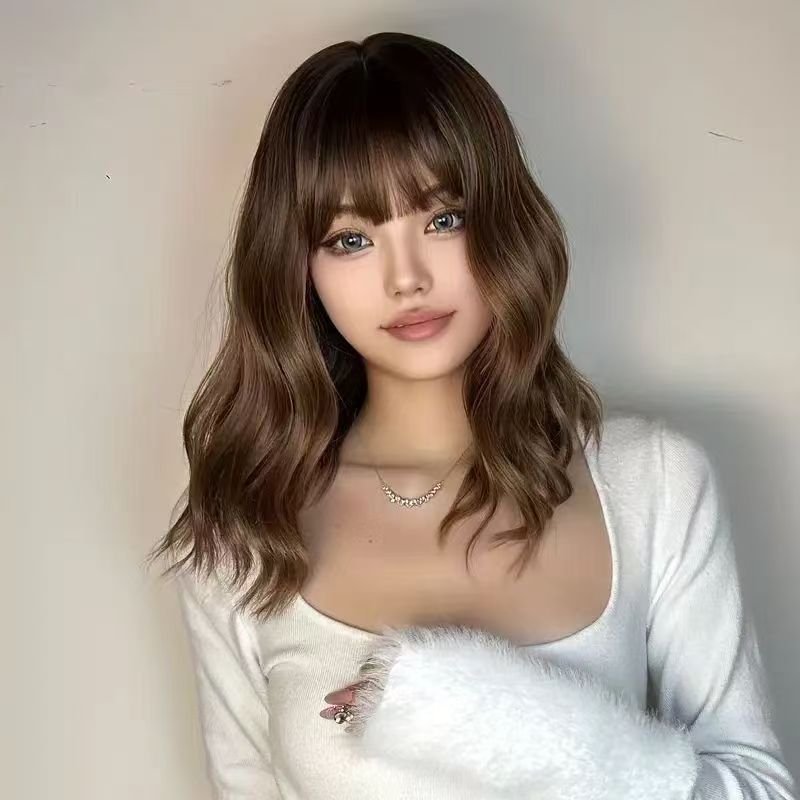 Sophisticated Female Fashion Accessory: Floral Patterned Flaxen Wave Wig